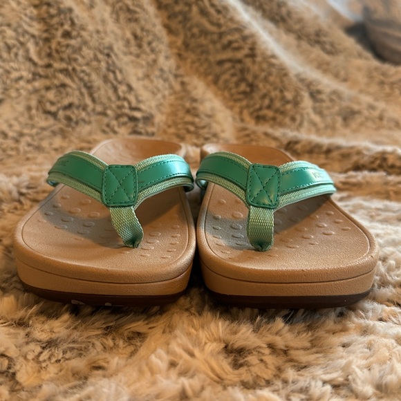 NEW - Vionic Tide Sandals - Picture 2 of 4